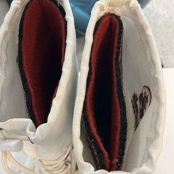 Kamik Canuck snow boots - -40 degree rating. White. Size 7 ( I am an 8.5 ladies) - Picture 3 of 10